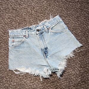 Levi’s 550 Light Blue Denim Frayed Hem Women Shorts